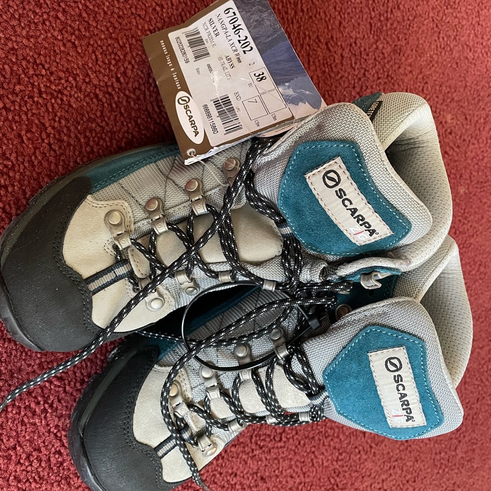 SCARPA WOMEN’s GTX HIKING BOOTS; size EU38/US7; Color: SILVER ABYSS